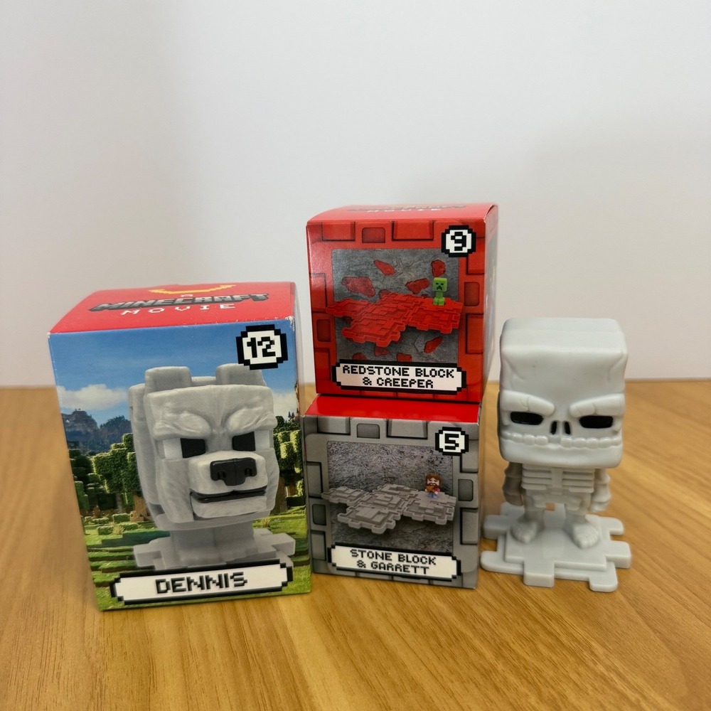 A‎ Minecraft Movie Mini Figure Lot Dennis Skeleton Redstone Creeper Garrett 4pc
